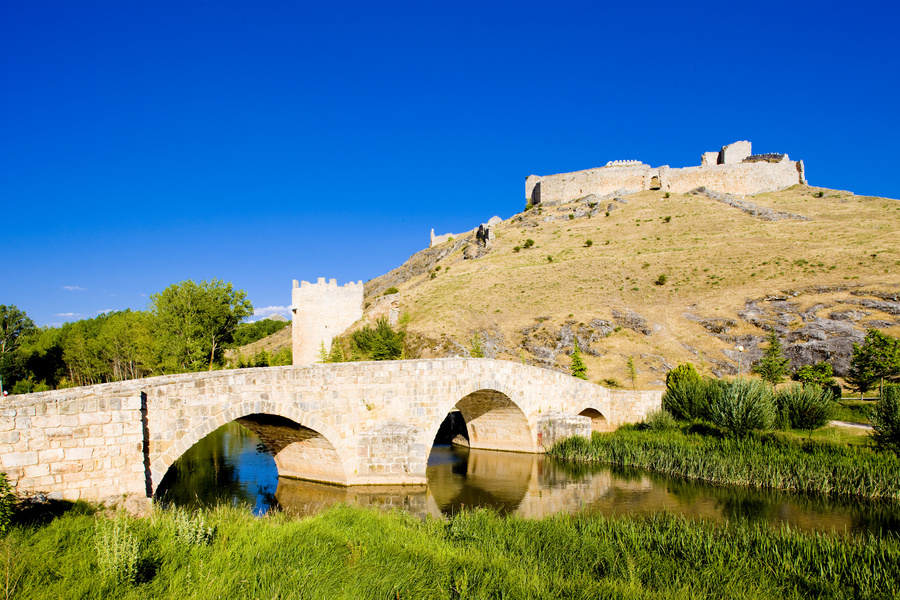 Castillo y puente de Osma